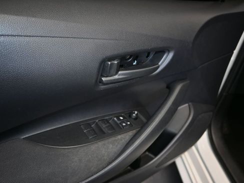 Used 2022 Toyota Corolla LE FWD image 11
