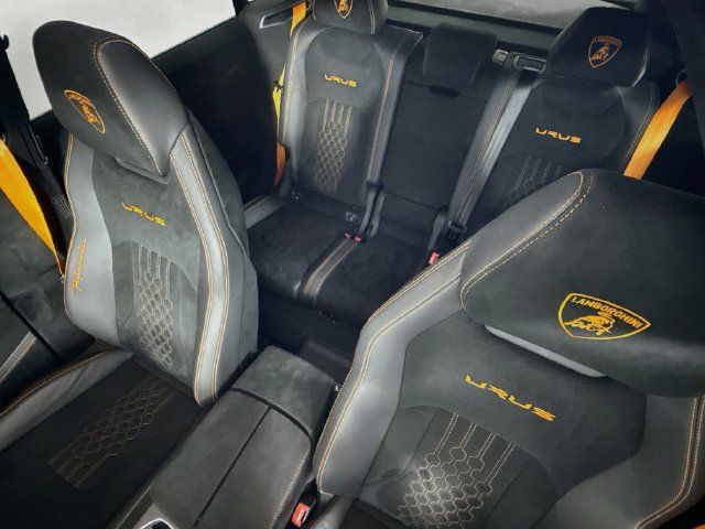 Used 2023 Lamborghini Urus Performante AWD/4WD image 14