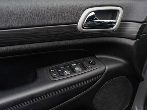 Used 2021 Jeep Grand Cherokee Laredo X AWD/4WD image 15