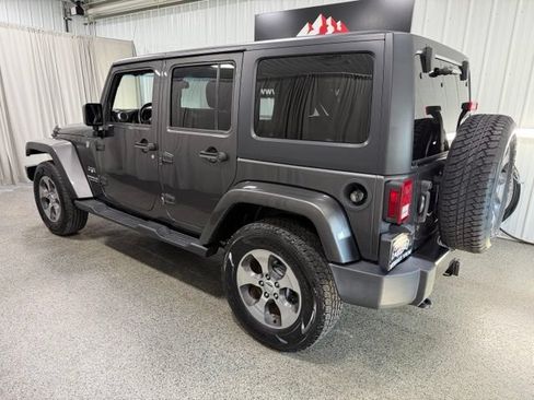 Used 2017 Jeep Wrangler Unlimited Sahara w/ Connectivity Group AWD/4WD image 6