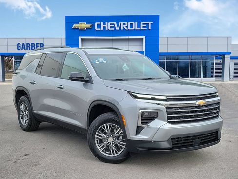 Certified 2025 Chevrolet Traverse LT AWD/4WD image 1