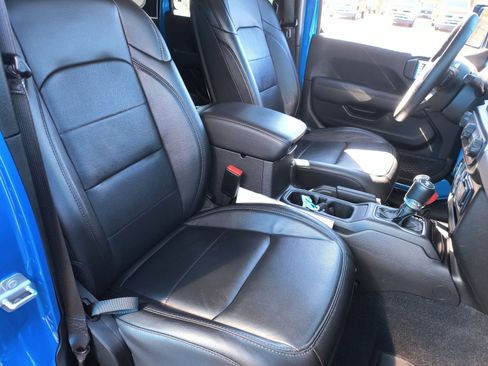 Used 2023 Jeep Wrangler Unlimited Sahara image 25