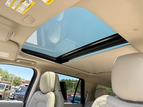 Used 2019 Lincoln Navigator Reserve AWD/4WD image 20
