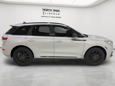 New 2026 Lincoln Corsair Reserve w/ Jet Appearance Package AWD/4WD image 2
