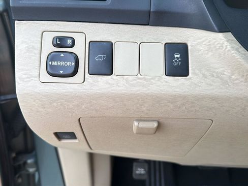Used 2012 Toyota Venza Limited FWD image 18