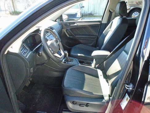 Used 2022 Volkswagen Tiguan SE image 11