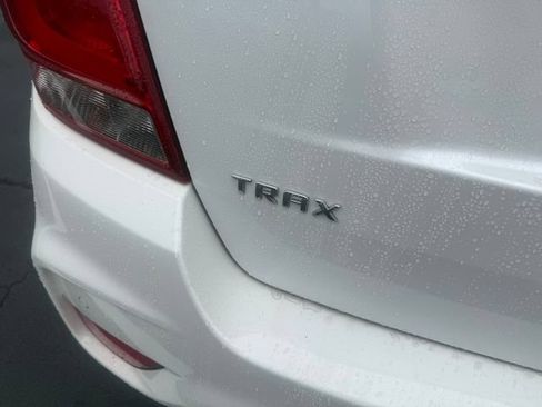 Used 2021 Chevrolet Trax LT w/ Driver Confidence Package FWD image 4