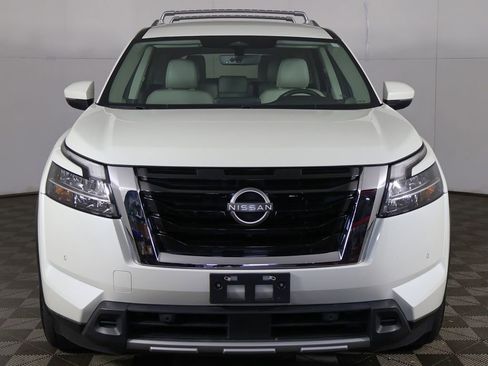 Used 2023 Nissan Pathfinder SL AWD/4WD image 12