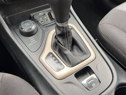 Used 2014 Jeep Cherokee Latitude image 20