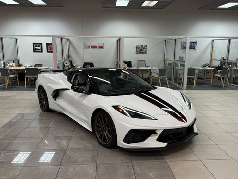 Used 2024 Chevrolet Corvette Stingray Premium Conv w/ Z51 Performance Package image 2