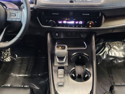 Used 2024 Nissan Rogue Platinum w/ Platinum Premium Package image 24