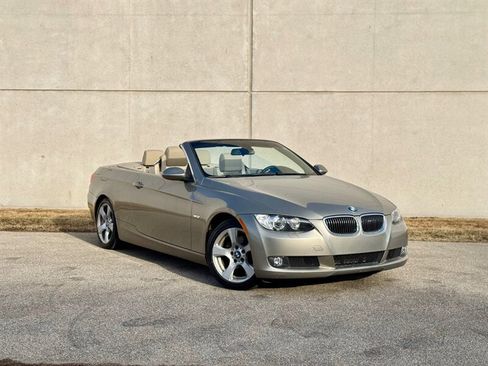 Used 2008 BMW 328i Convertible image 2
