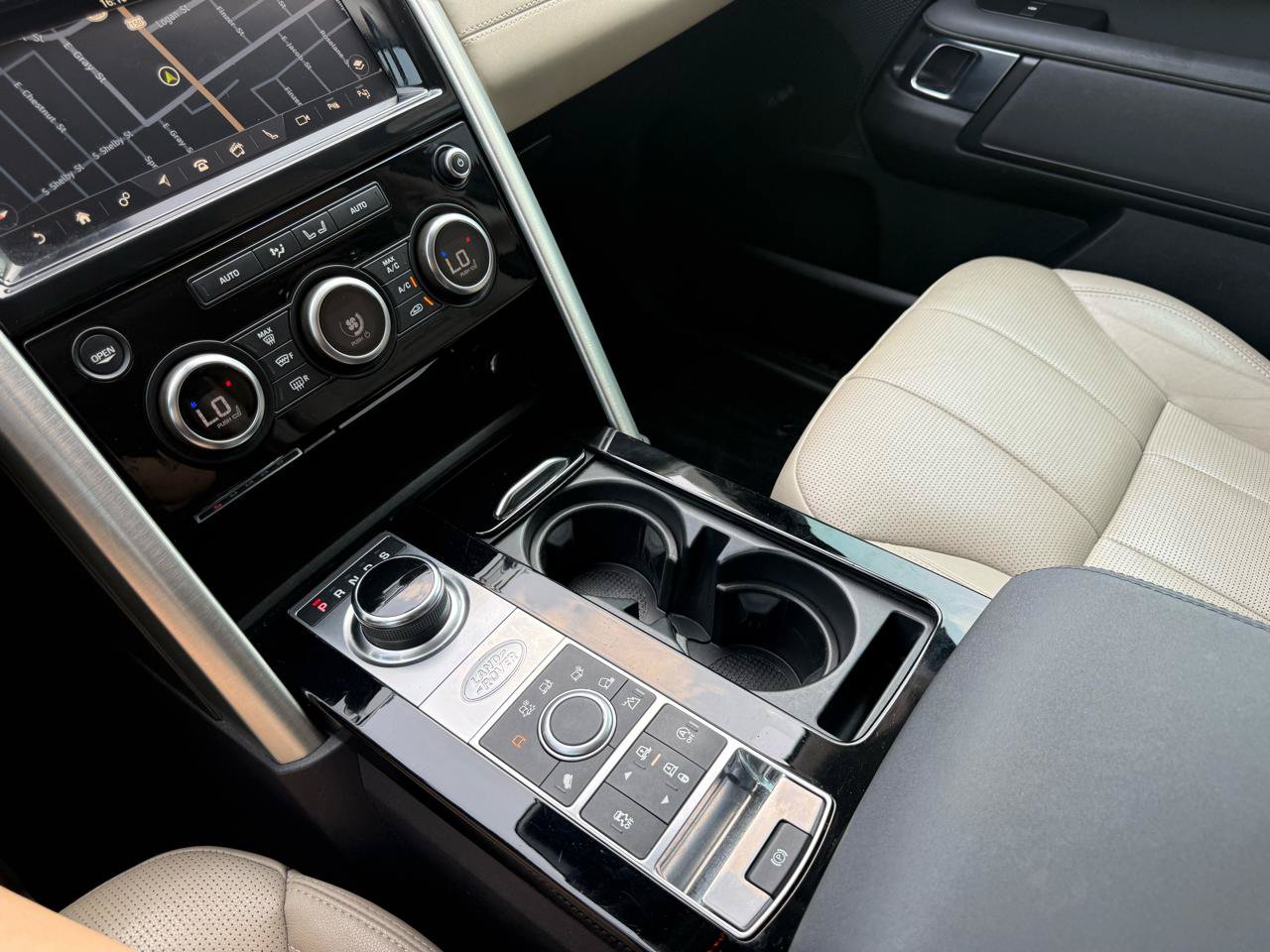 Used 2019 Land Rover Discovery HSE AWD/4WD image 14