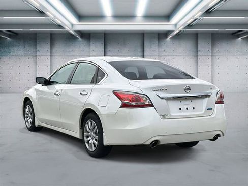 Used 2014 Nissan Altima 2.5 S w/ Display Audio Package image 5