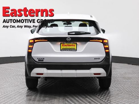 Used 2025 Nissan Kicks S image 6