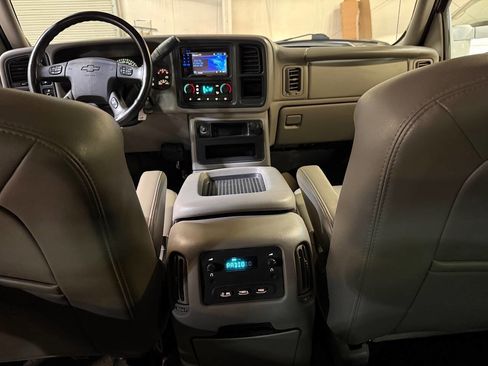 Used 2006 Chevrolet Silverado 2500 LT w/ Onstar Plus Package AWD/4WD image 62