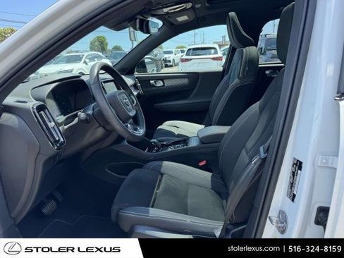 Used 2023 Volvo XC40 B5 Plus image 14