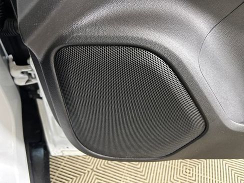 Used 2023 GMC Acadia SLE image 30