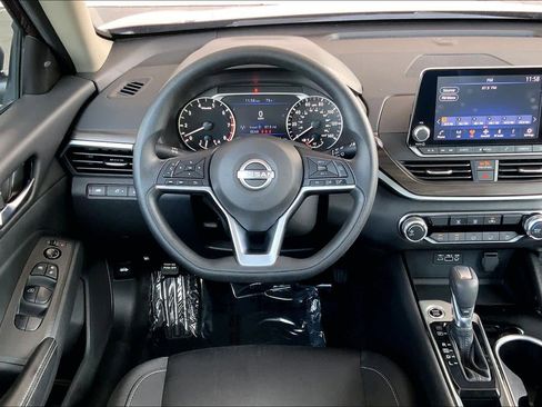 Used 2024 Nissan Altima 2.5 SV image 6