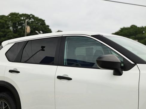 Used 2023 Nissan Rogue S FWD image 11