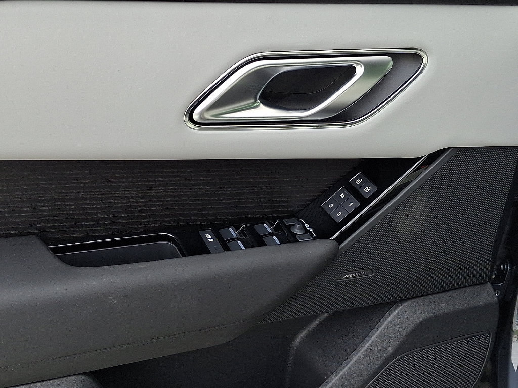 New 2026 Land Rover Range Rover Velar Dynamic SE AWD/4WD image 8