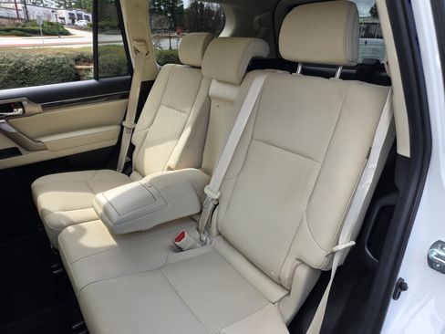 Certified 2020 Lexus GX 460 Premium w/ Premium Package image 28