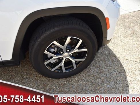 Used 2024 Jeep Grand Cherokee Limited RWD image 13