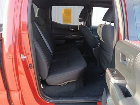 Used 2017 Toyota Tacoma TRD Sport image 21