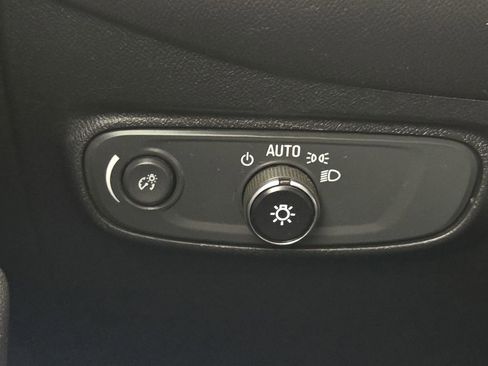 Used 2019 Chevrolet Equinox LS image 24