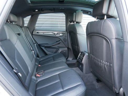 Certified 2025 Porsche Macan image 27