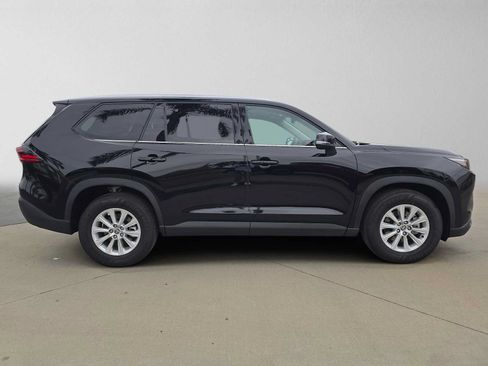 Certified 2026 Toyota Grand Highlander FWD image 2