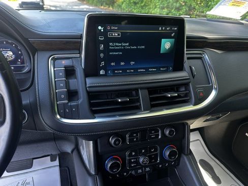Used 2023 Chevrolet Suburban Premier RWD image 17