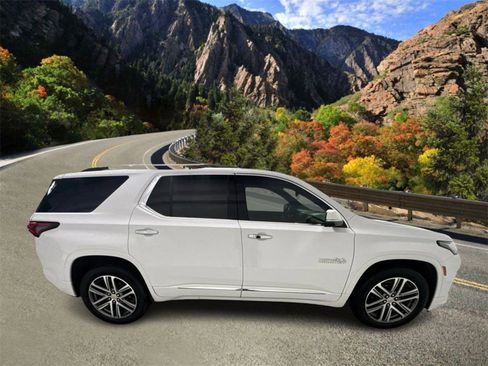 Used 2023 Chevrolet Traverse High Country image 4