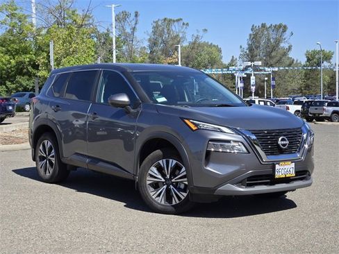 Used 2023 Nissan Rogue SV image 1