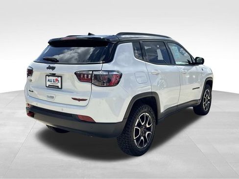 Used 2025 Jeep Compass Trailhawk AWD/4WD image 9