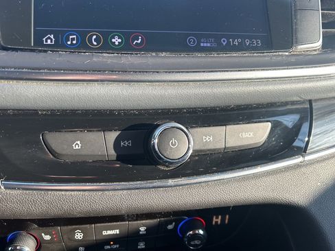 Used 2020 Buick Enclave Essence image 28