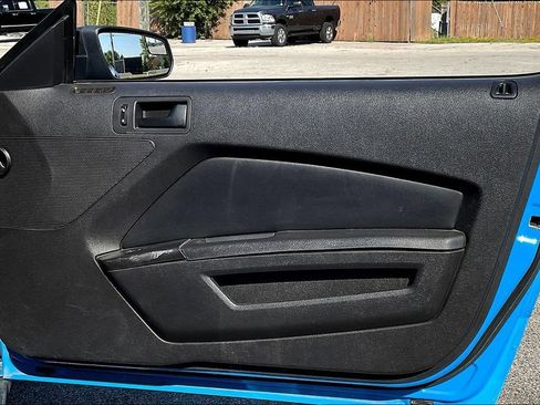 Used 2012 Ford Mustang Convertible RWD image 18