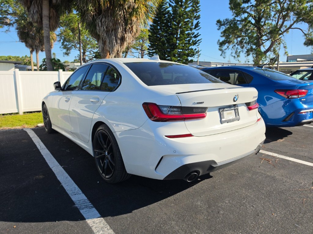 Used 2022 BMW 330i xDrive Sedan w/ M Sport Package AWD/4WD image 12