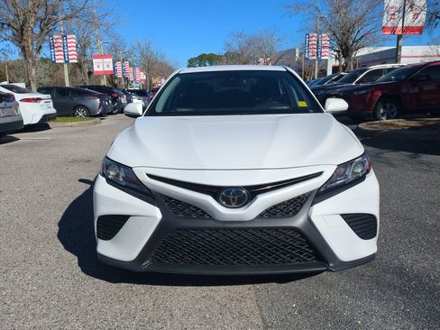 Certified 2019 Toyota Camry SE image 9