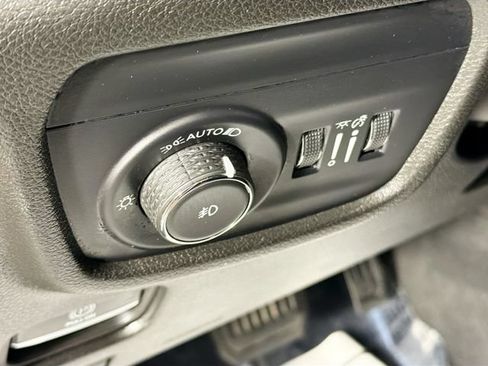 Used 2024 Jeep Grand Cherokee L Limited AWD/4WD image 10