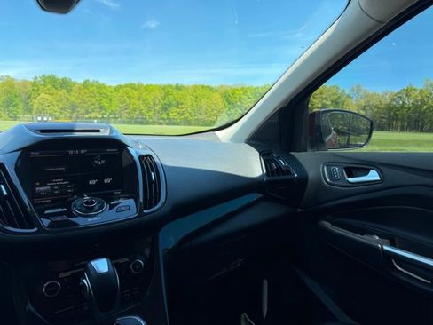 Used 2014 Ford Escape Titanium w/ Equipment Group 401A FWD image 10