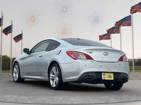 Used 2010 Hyundai Genesis 3.8 RWD image 5