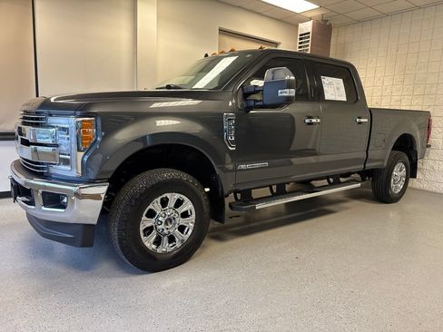 Used 2019 Ford F250 Lariat w/ Lariat Ultimate Package AWD/4WD image 47