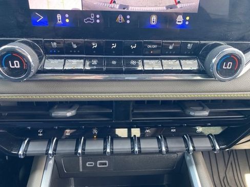 Used 2024 Chevrolet Colorado ZR2 w/ ZR2 Bison Edition AWD/4WD image 34