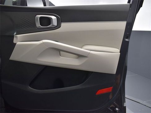 Certified 2025 Kia Sorento S w/ Panoramic Sunroof Package image 14