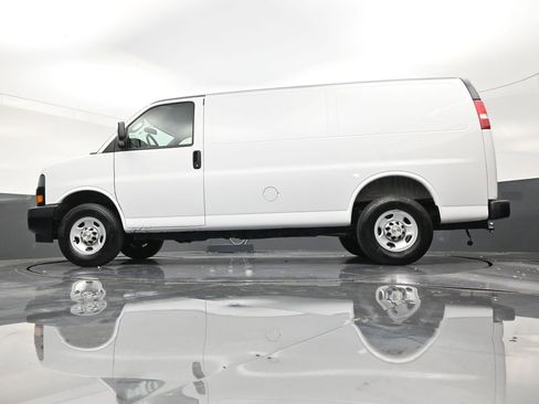 Used 2025 Chevrolet Express 2500 w/ Driver Convenience Package RWD image 22