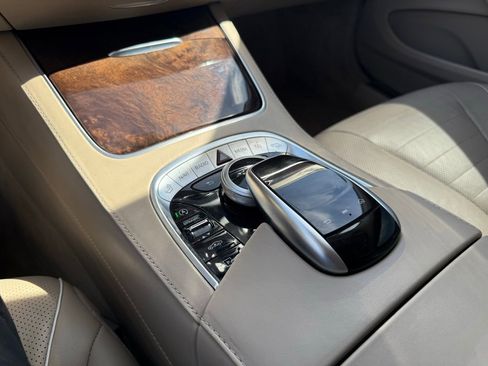 Used 2019 Mercedes-Benz S 560 Sedan w/ Premium Package image 21
