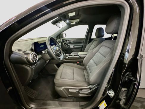 Used 2025 Chevrolet Equinox LT AWD/4WD image 13