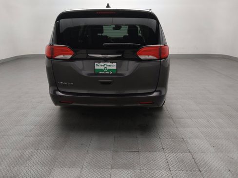 Used 2023 Chrysler Voyager LX FWD image 7