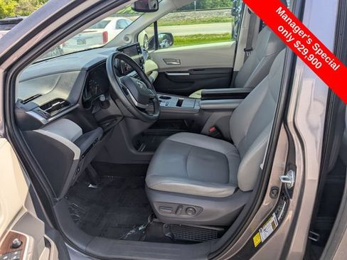 Used 2021 Toyota Sienna XLE w/ XLE Plus Package AWD/4WD image 11